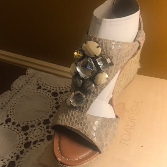 libby. edelman Shoes - Libby Edelman, tan jeweled wedge sandals; size 7W
